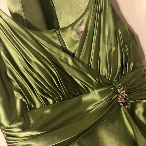 Green Cinderella divine dress - Picture 2 of 3